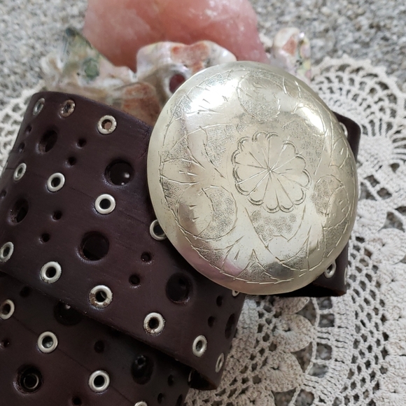 Beautiful Leather Belt - Picture 3 of 6